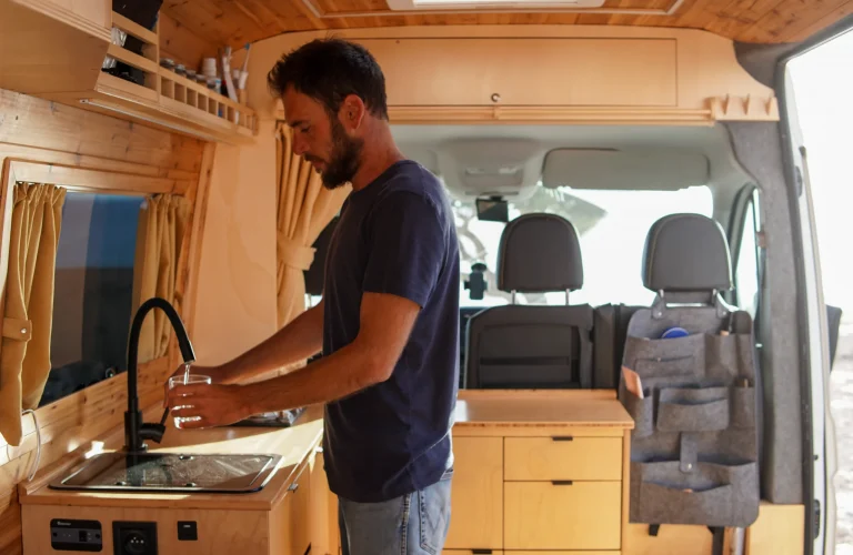 zasoba vody vo VW Crafter camper